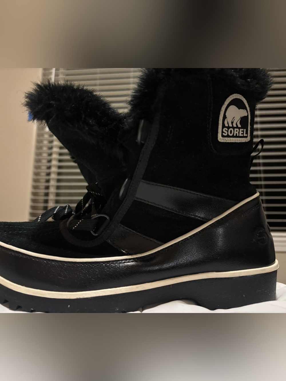 SOREL TIVOLI II Suede Black Fur Lace Up Winter Boots Size 9.5 NL 2089-010